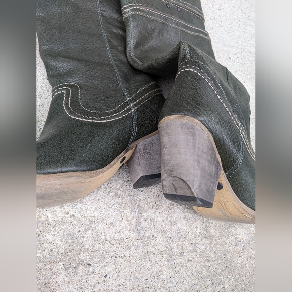 Boots - new - Picture 3 of 4